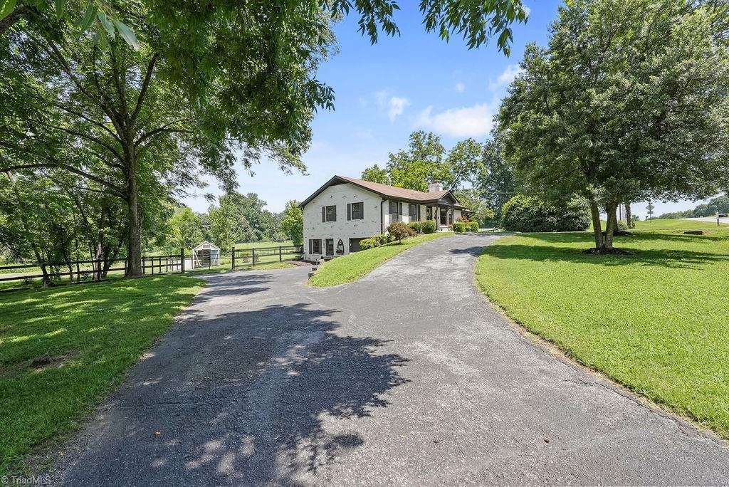 Image 4: Plenty of parking with circle driveway