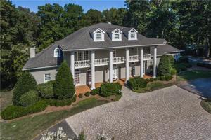 2800 Lake Forest Drive