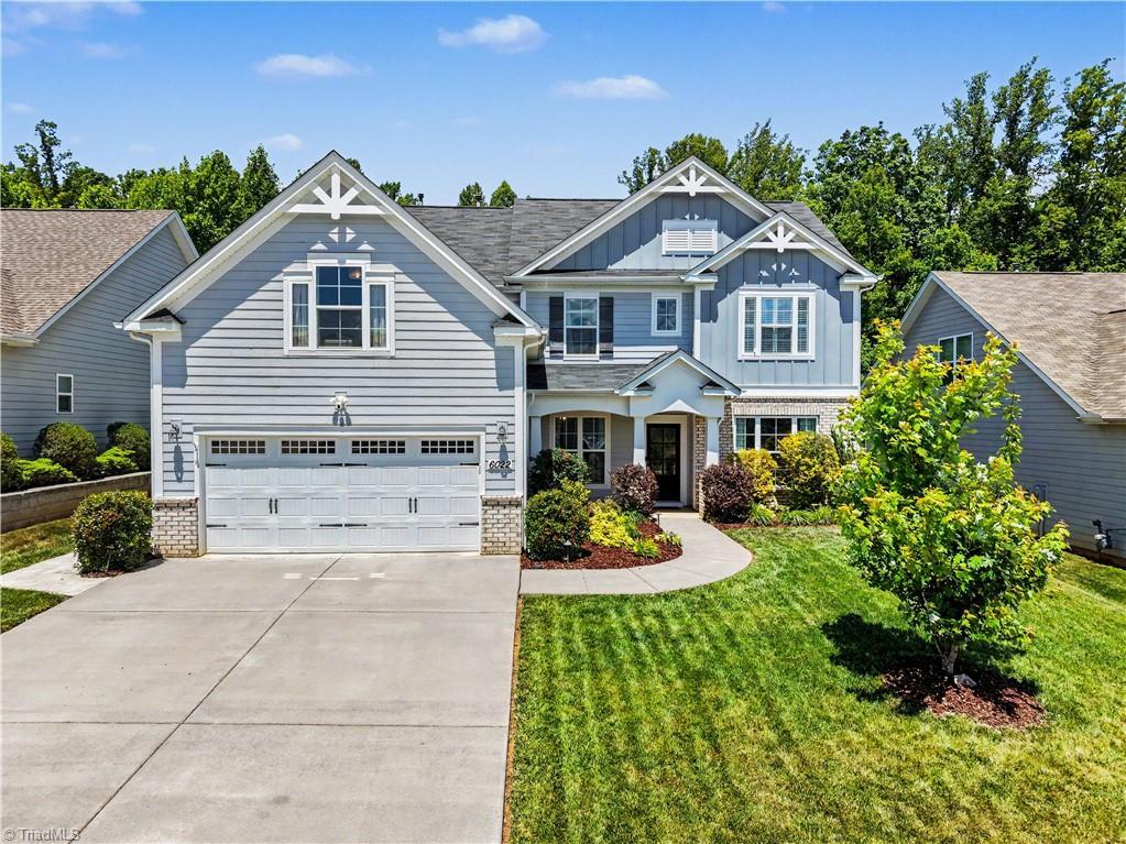 Image 4: Timeless curb appeal