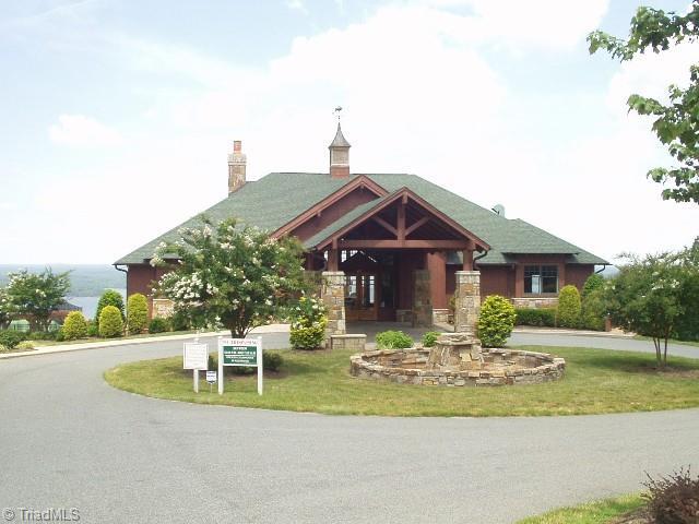 Image 3: Clubhouse