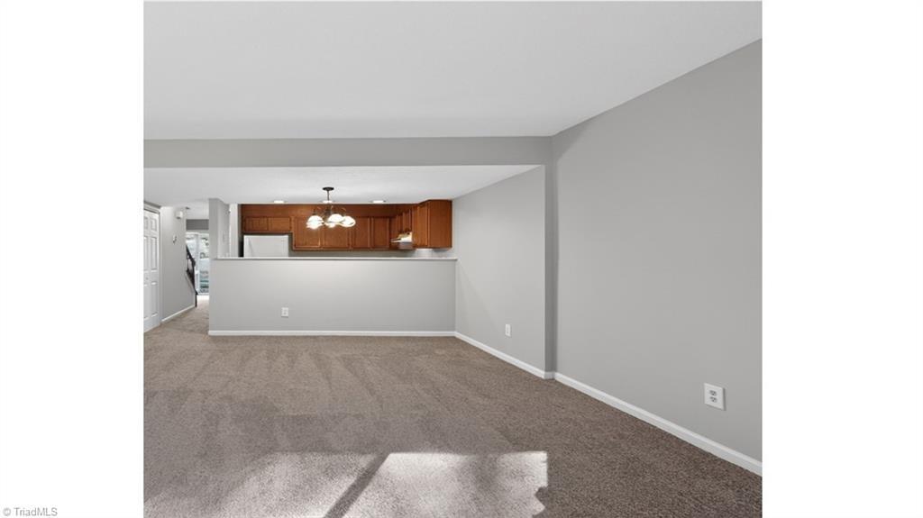 Image 4: Living Room Pic2