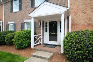 11 Fountain Manor Drive