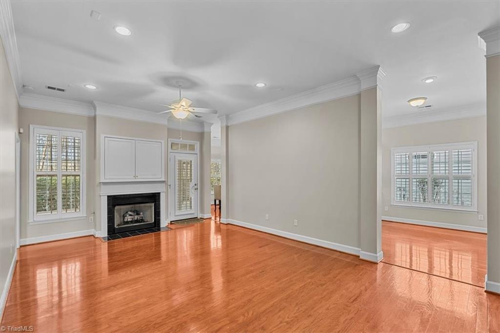 Image 2: Living Room 1