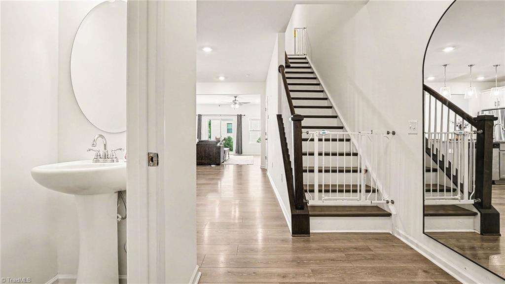 Image 4: Entry Way / 1/2 Bath