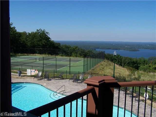 Image 3: Pool and Tennis courts at the clubhouse