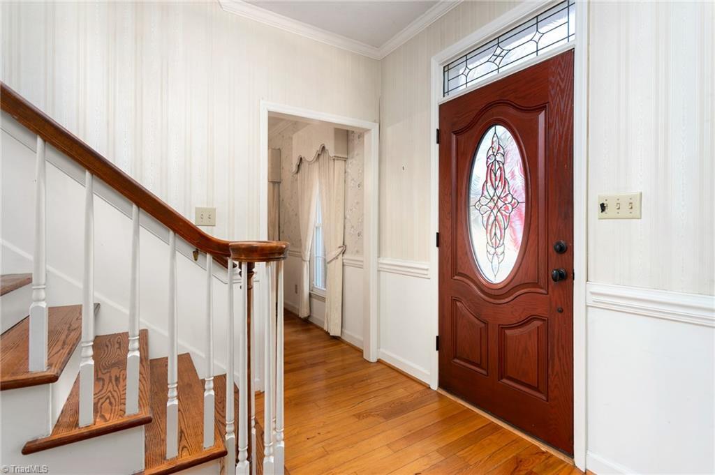 Image 4: Front Entry