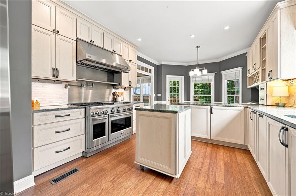 Image 2: CHEFS KITCHEN