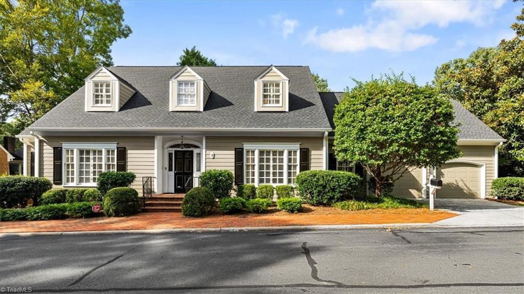 Image 1: 8 Ashton Square