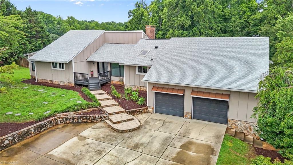 Image 2: AMPLE GARAGE AND OFF STREET PARKING