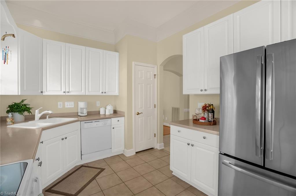 Image 4: Kitchen with pantry and plenty of cabinet space for storage.