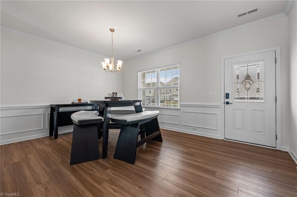 Image 4: Dining room and foyer.