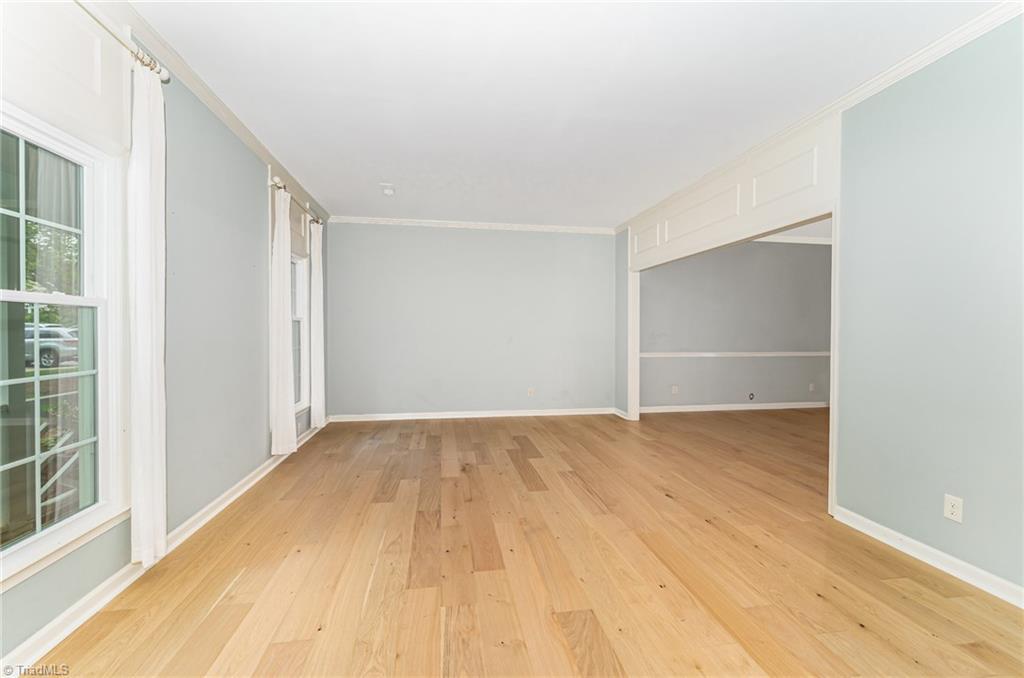 Image 4: Living room view 2