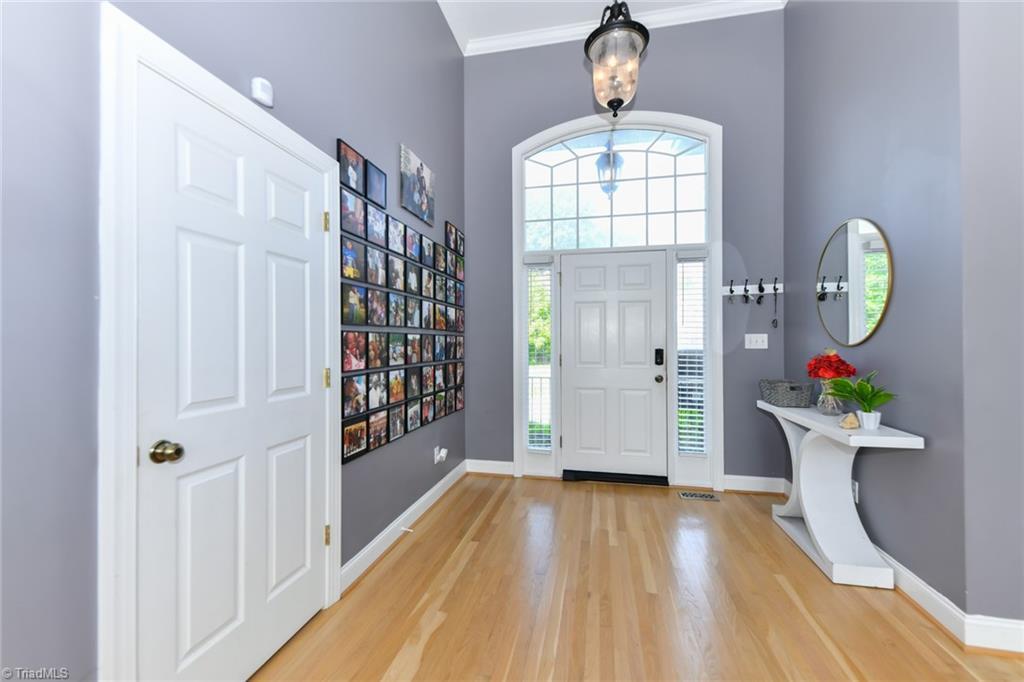 Image 3: Entry