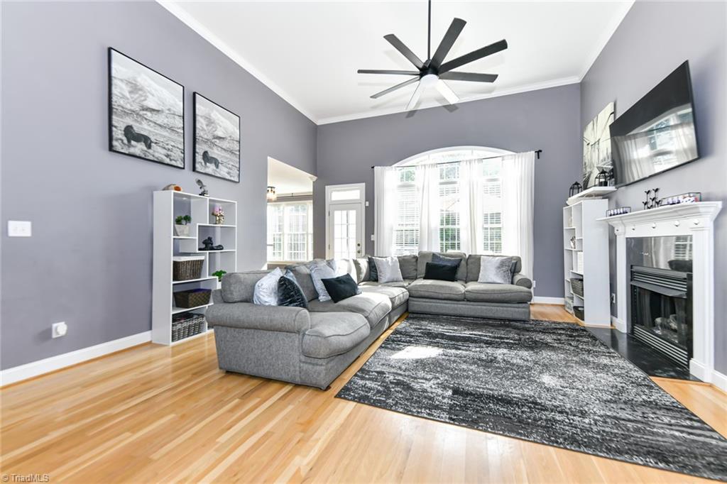 Image 4: Family Room 1