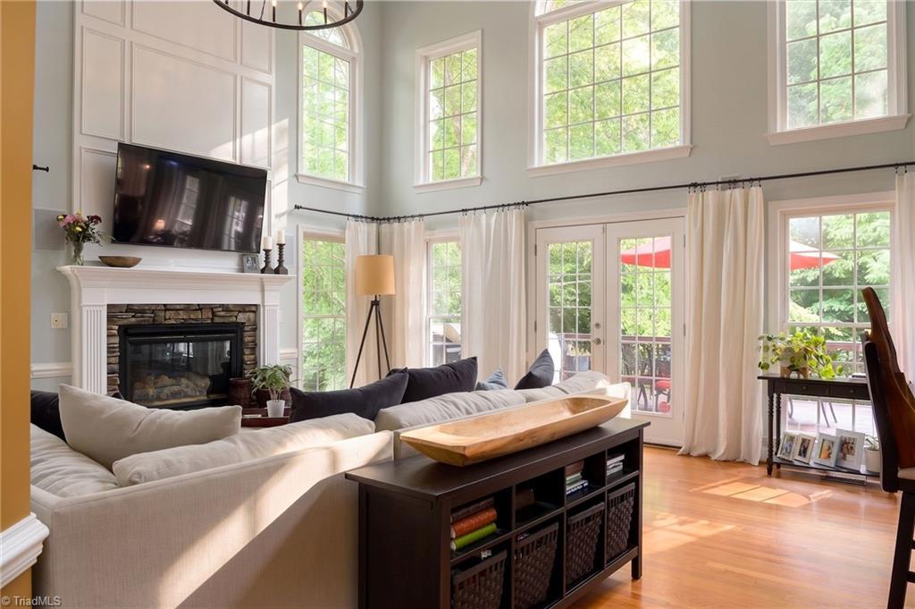 Image 3: Den/Family Room