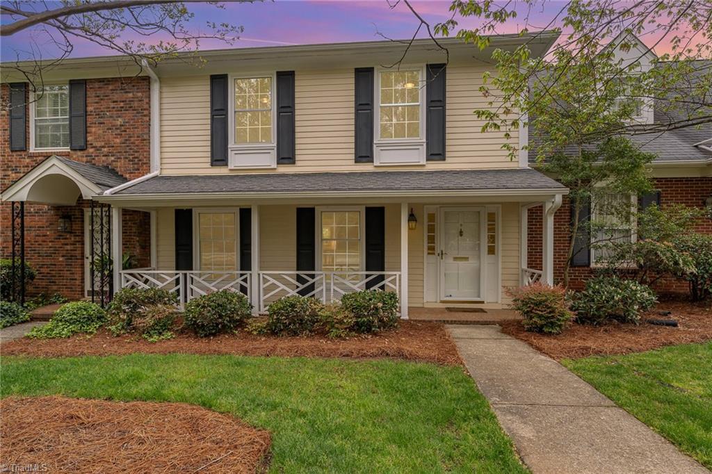 Image 1: Charming Fountain Manor condo