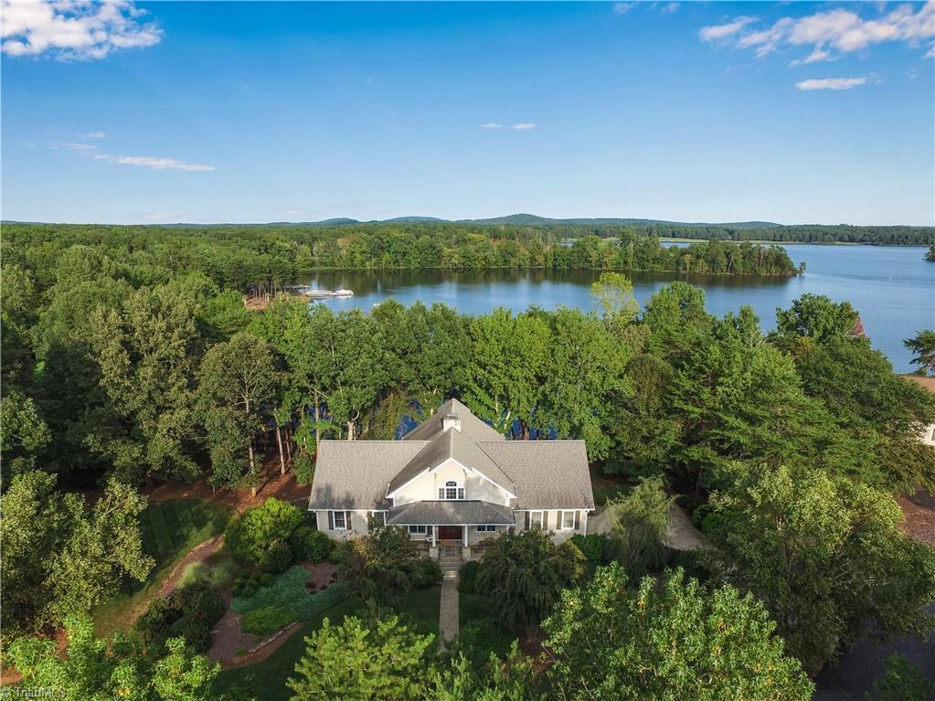 Image 2: Bathed in Sunlight and sparkling Views!