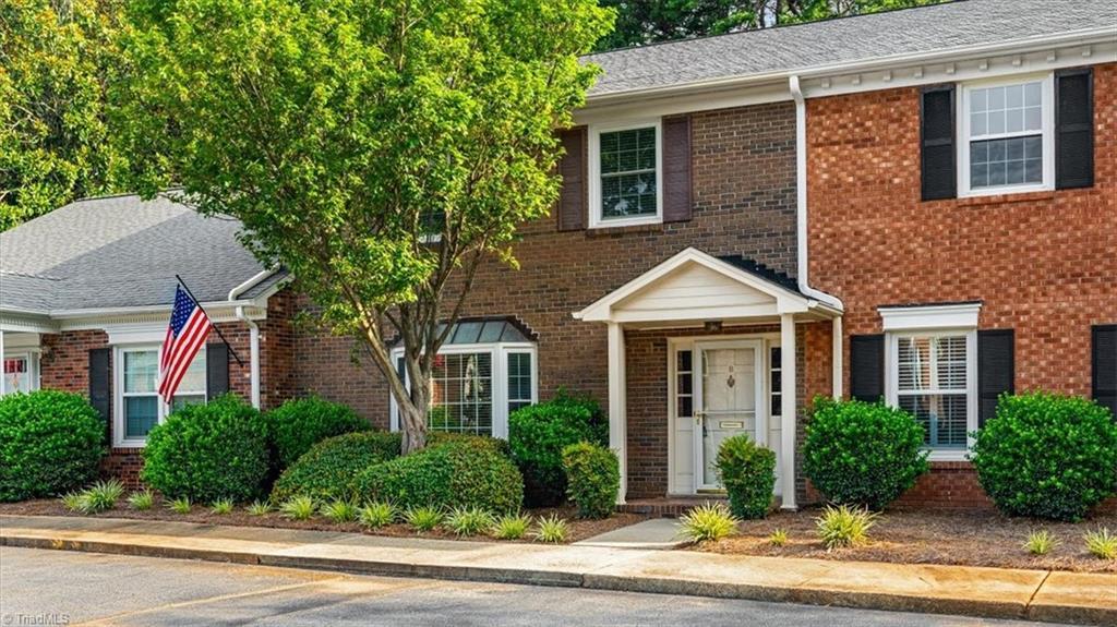 Image 1: 25 B Fountain Manor Drive Front