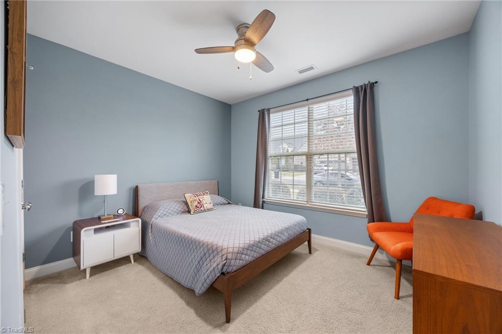 Image 4: Front Bedroom