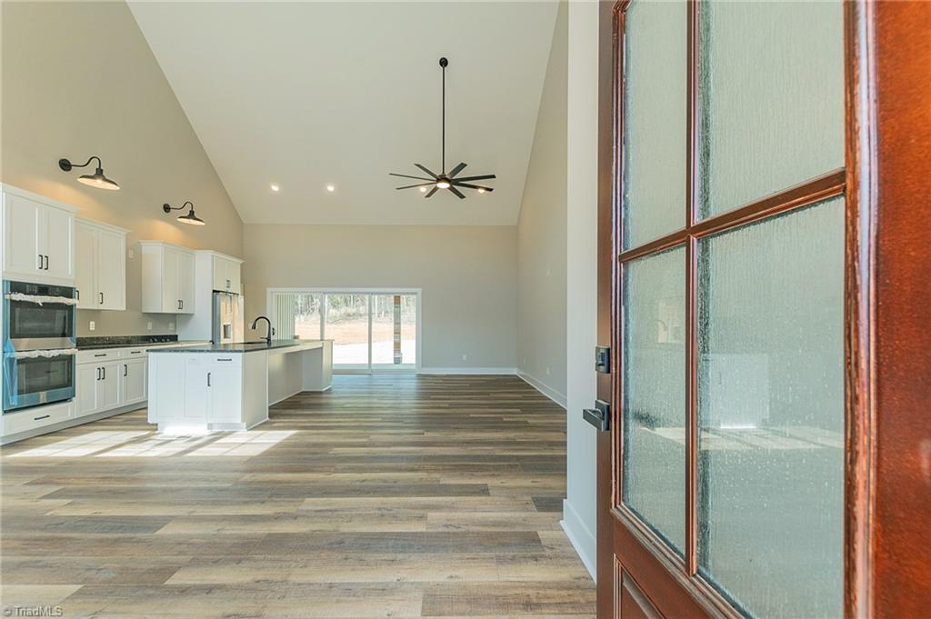 Image 4: So inviting! Come take a look inside.