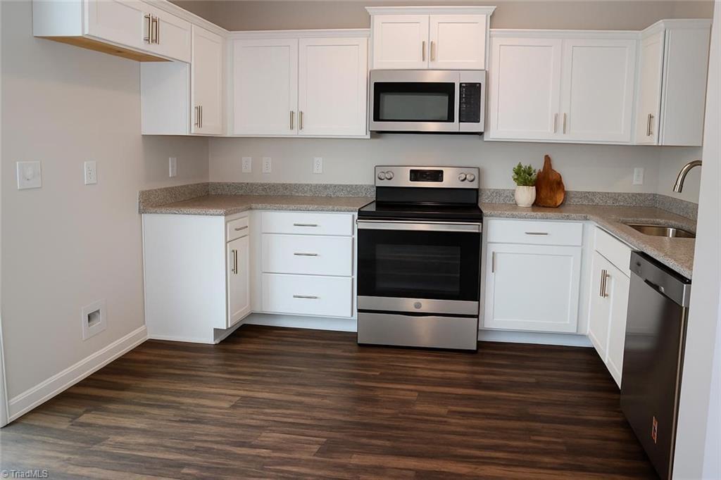 Image 2: Kitchen