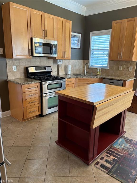 Image 4: Kitchen 2
