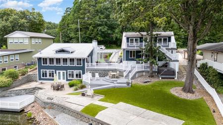 910 & 914 Pinehaven Drive