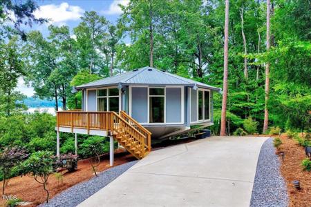 819 & 818 Hilltop Circle