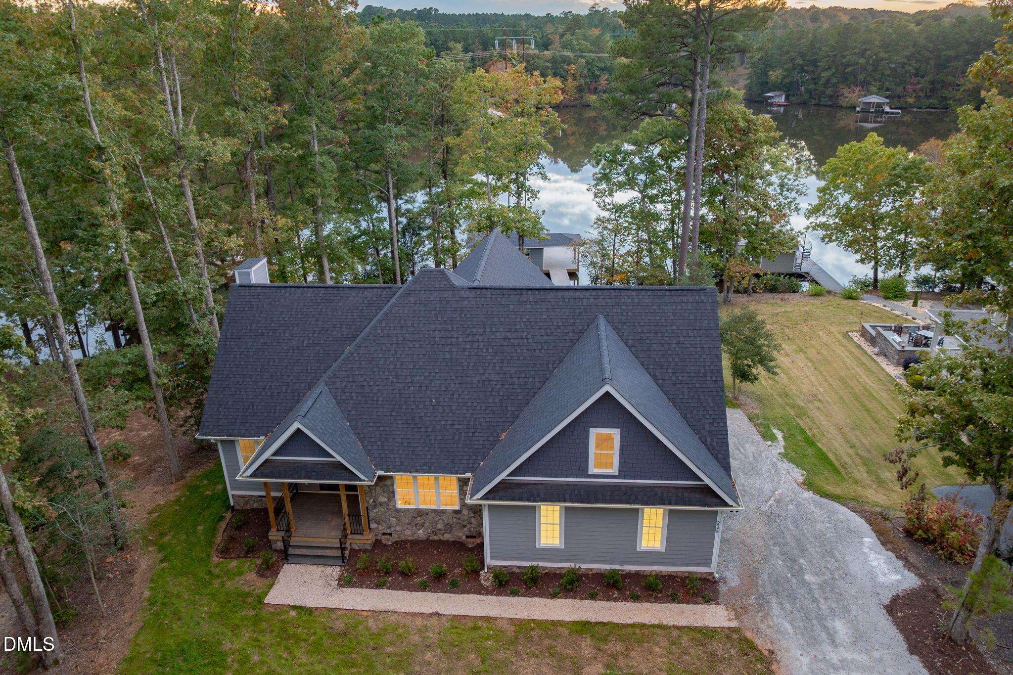 Image 2: 47-web-or-mls-Roanoke-Bend-59 Image 2: 47-web-or-mls-Roanoke-Bend-59