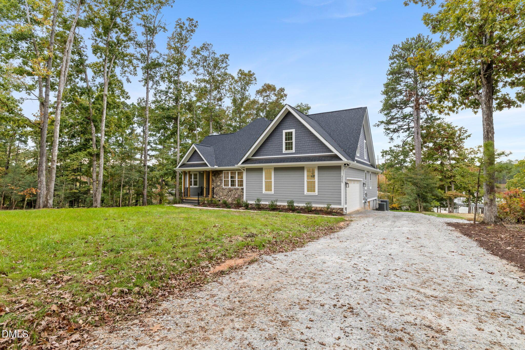 Image 4: 35-web-or-mls-Roanoke-Bend-32 Image 4: 35-web-or-mls-Roanoke-Bend-32