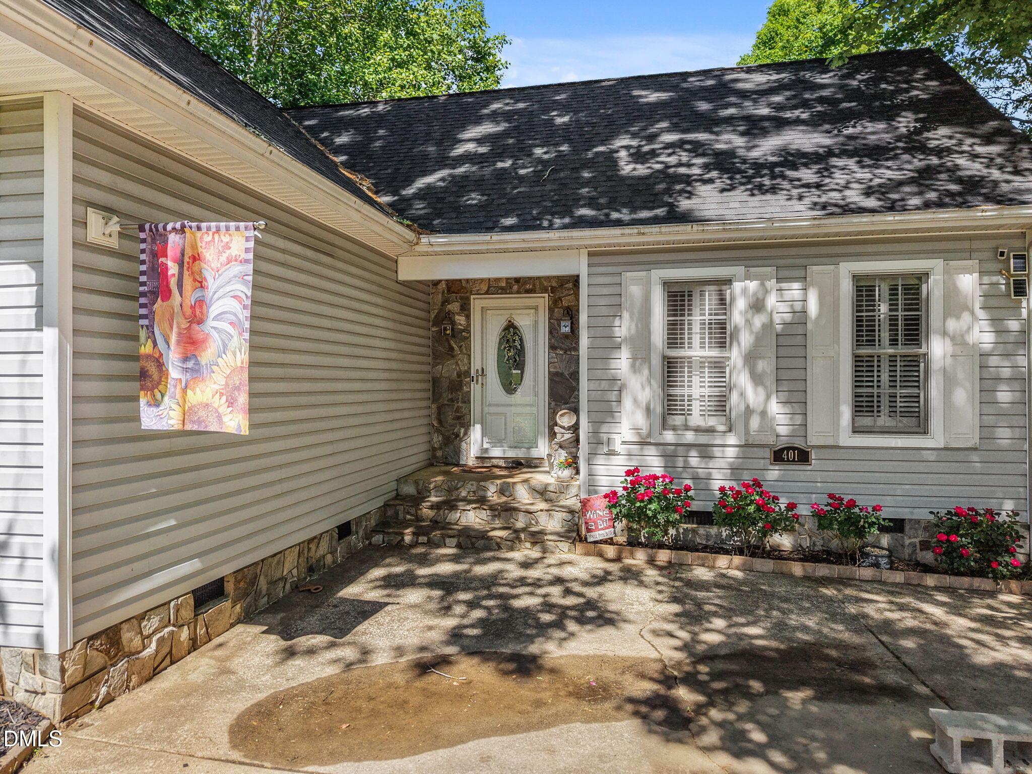 Image 3: Enter to See the Panoramic Lake Views