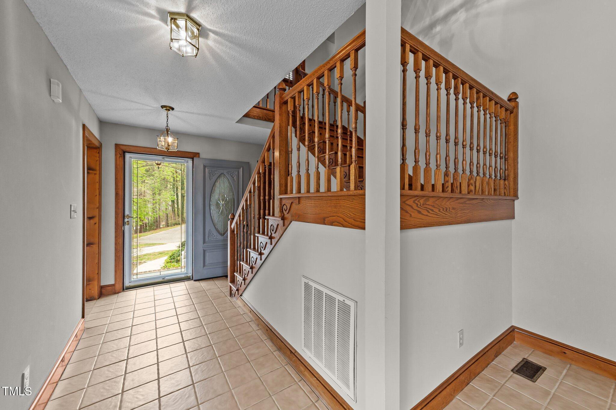 Image 2: Entry