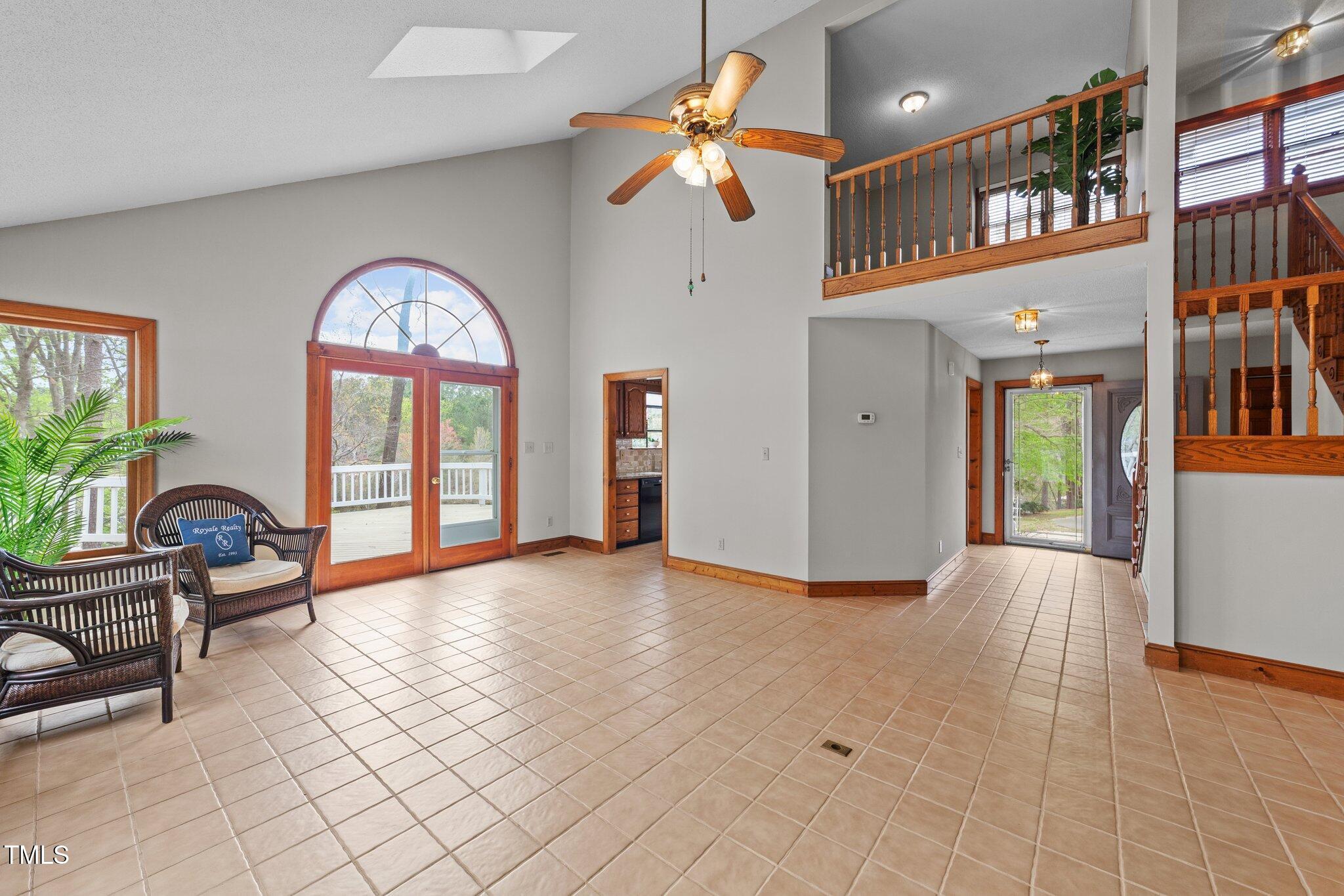 Image 3: Living Area