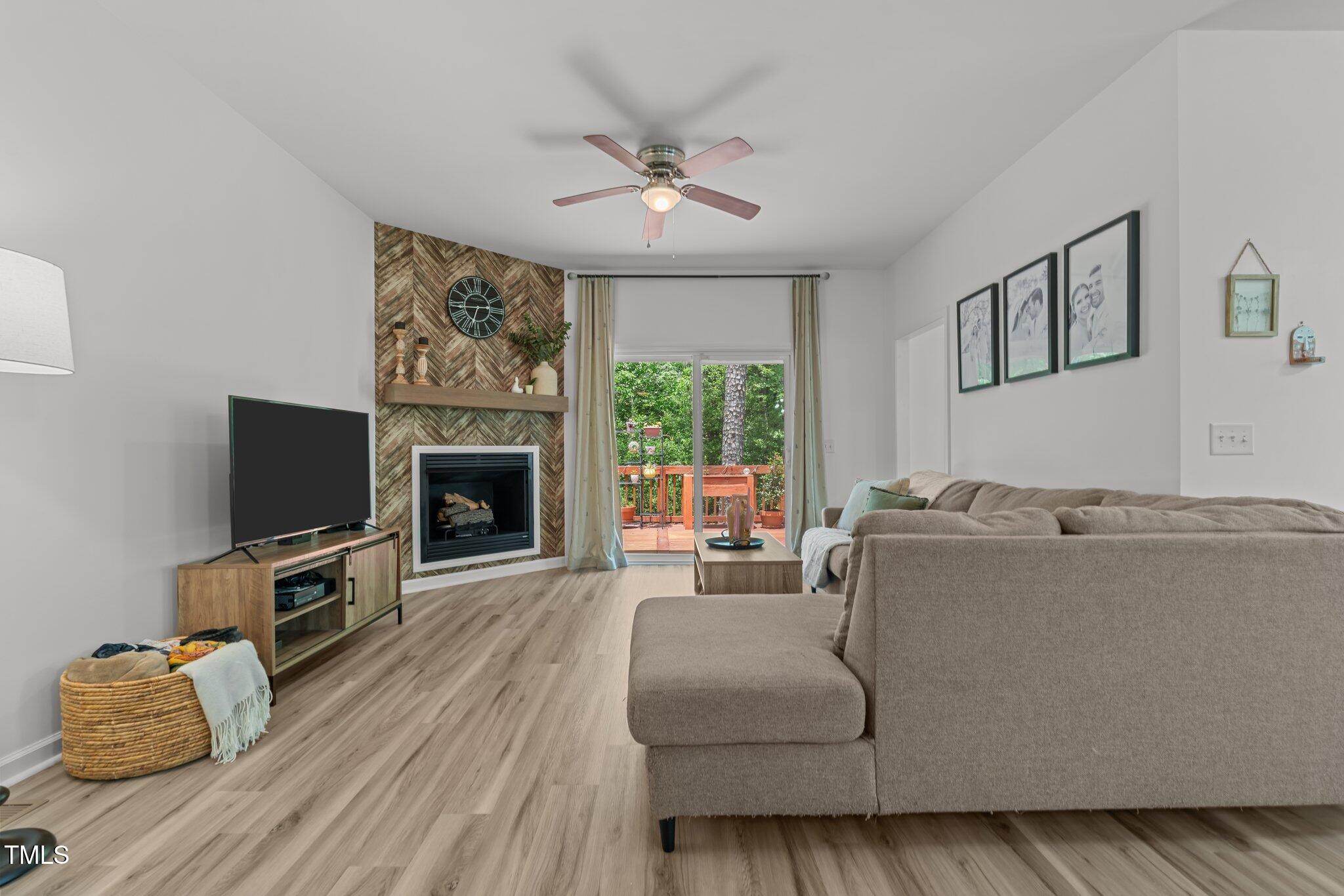 Image 3: 23-web-or-mls-DSC09104