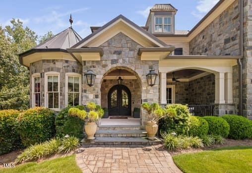 Image 2: large-0198590e-768f-7349-88aa-4b19a040f9