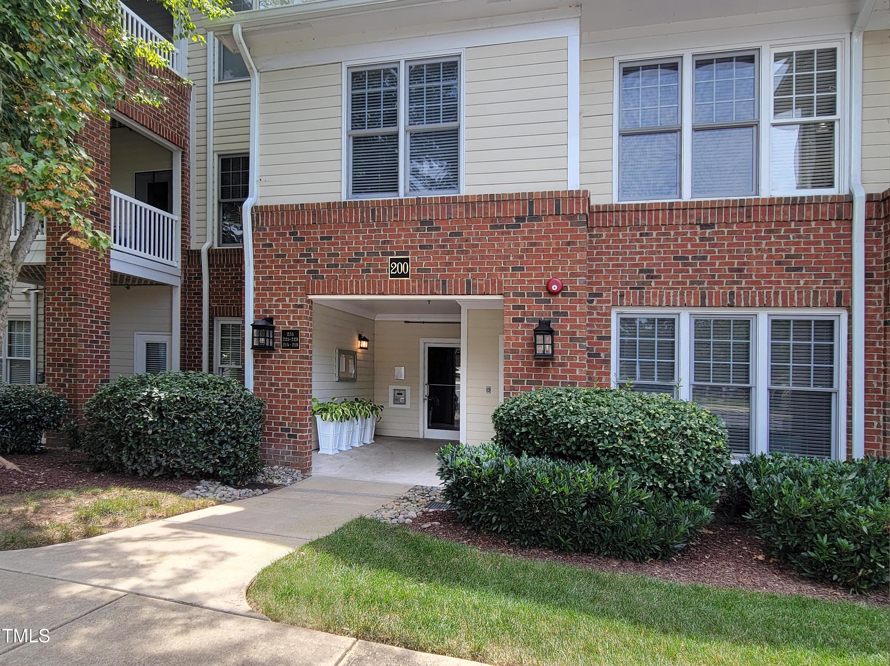 Image 3: Front Entrance