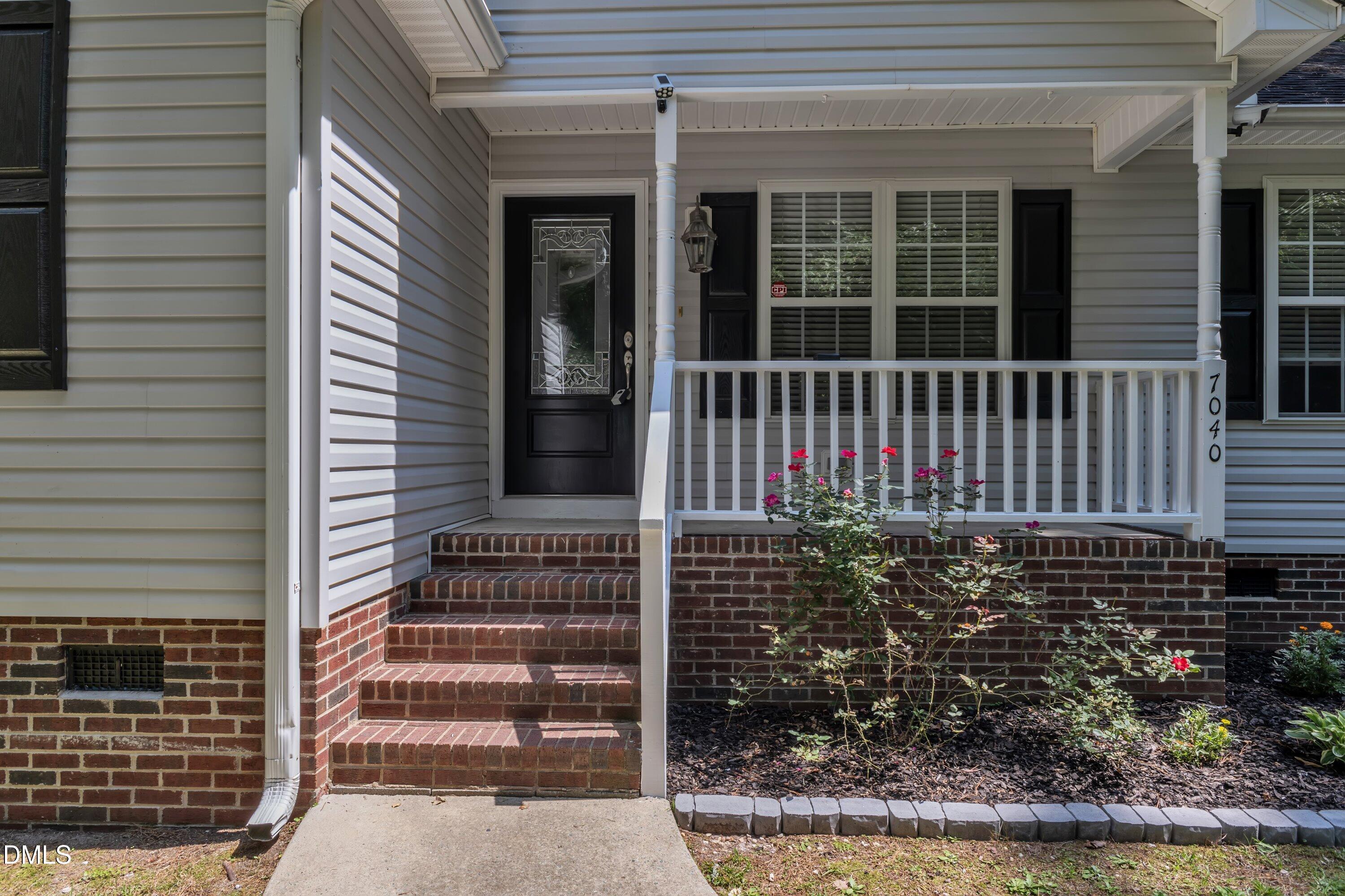 Image 3: Elevated Entry