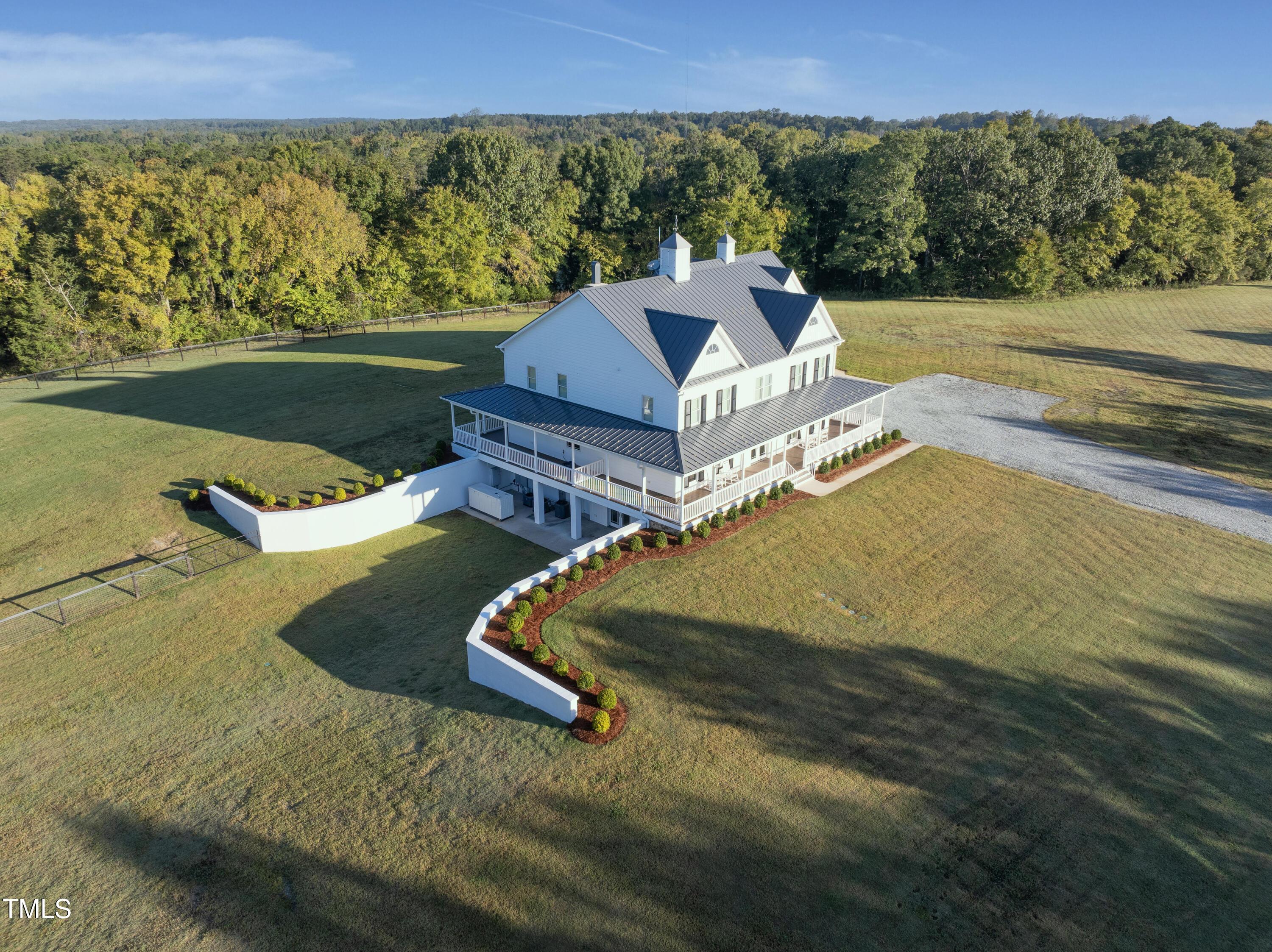 Image 2: Farmhouse 6