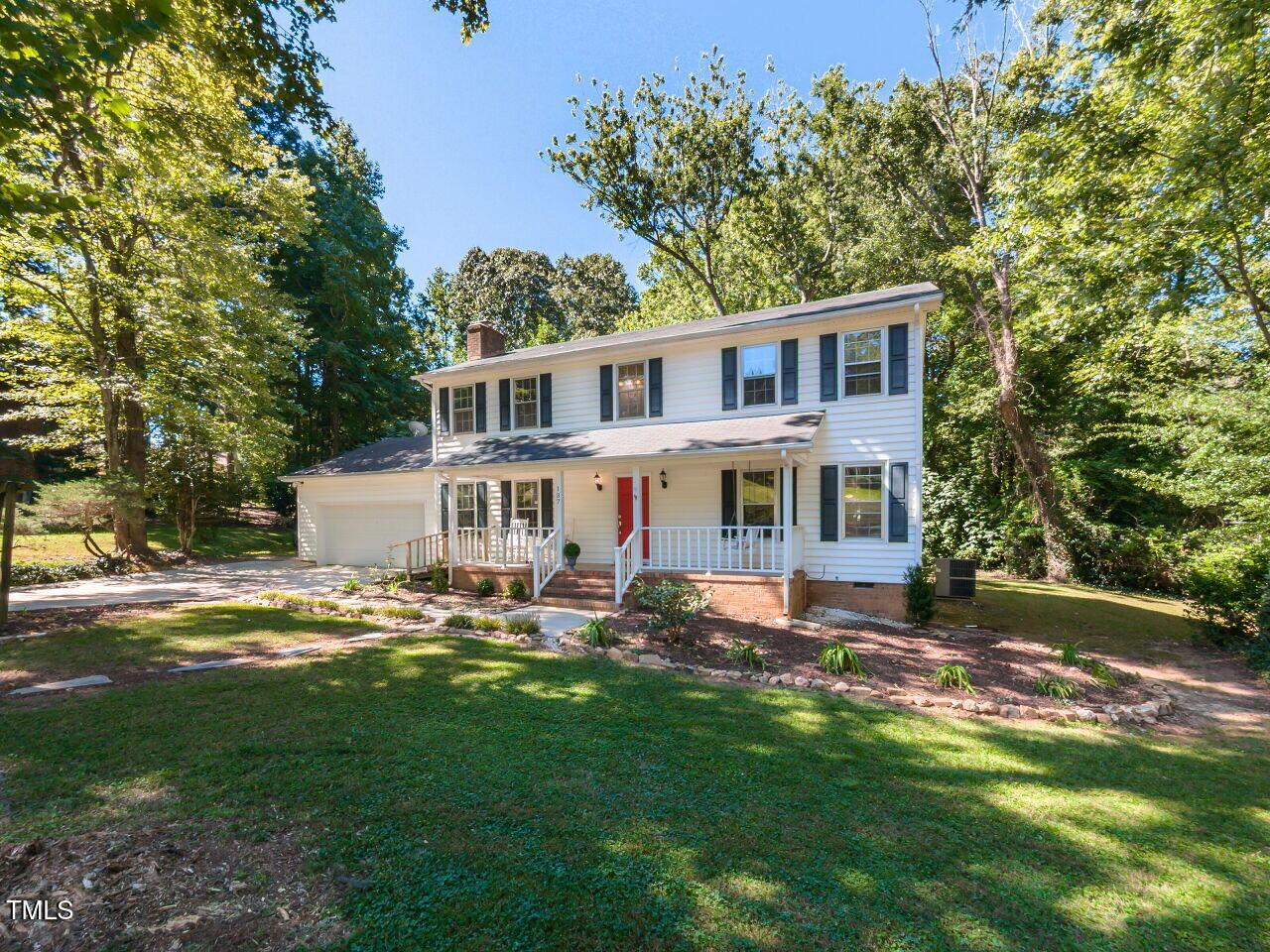 Image 2: 002-1280x960-137-amesbury-lane