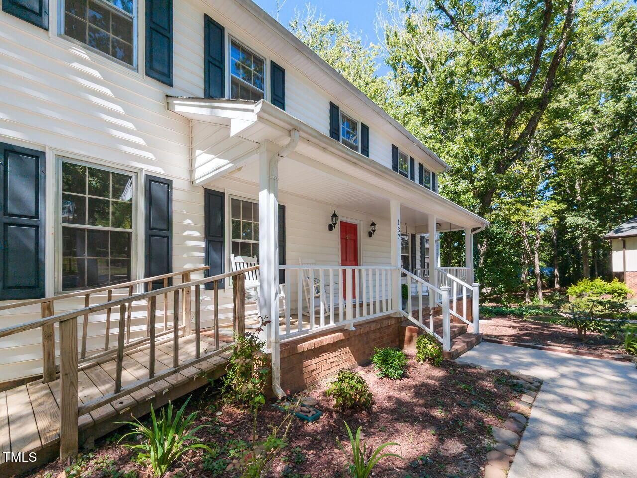 Image 3: 003-1280x960-front-porch