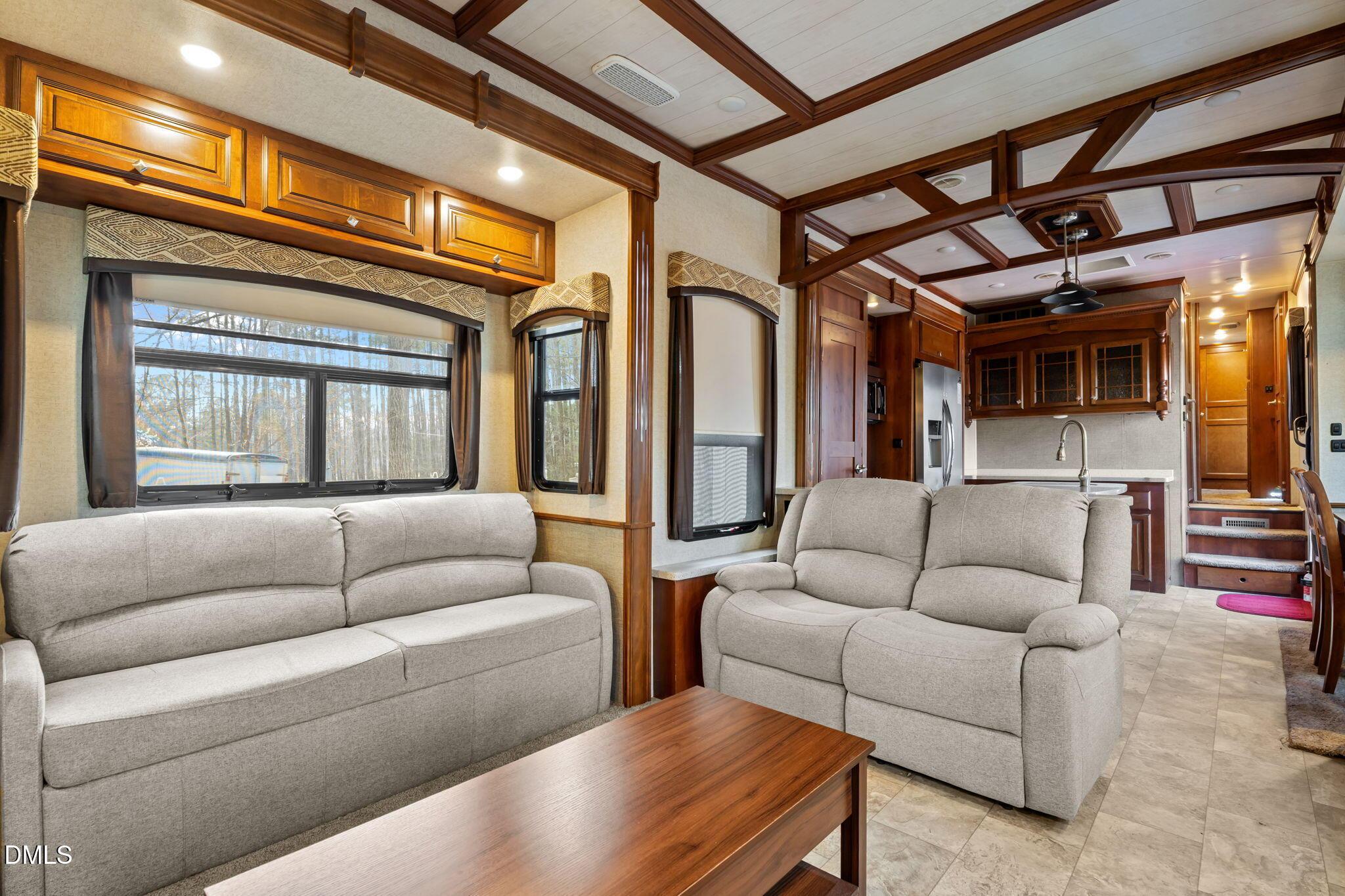 Image 3: Plenty of Seating!