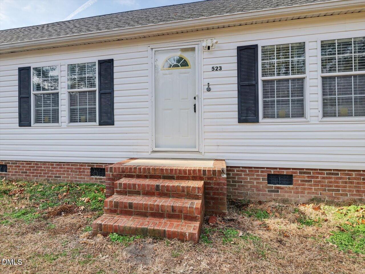 Image 4: 08-Front Entry