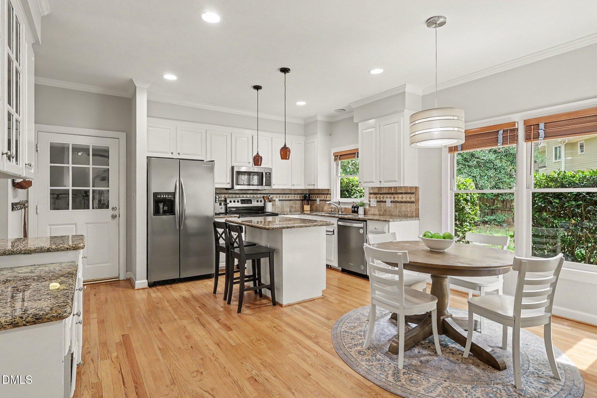 Image 2: kitchen