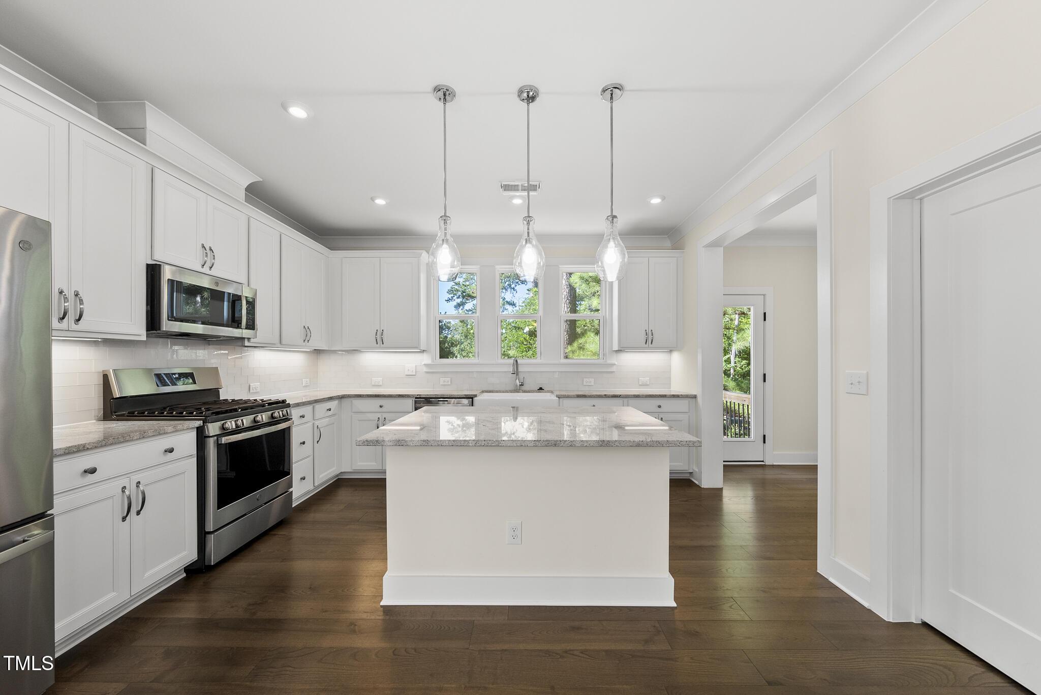 Image 2: kitchen