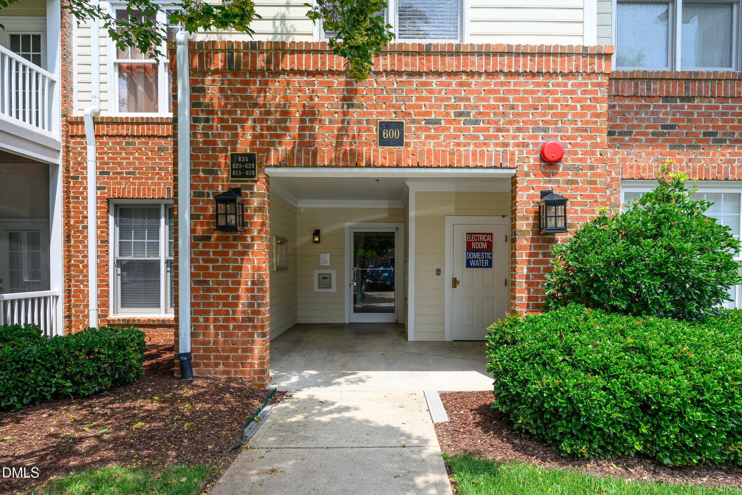 Image 2: 1 -635 waterford lake dr, exterior