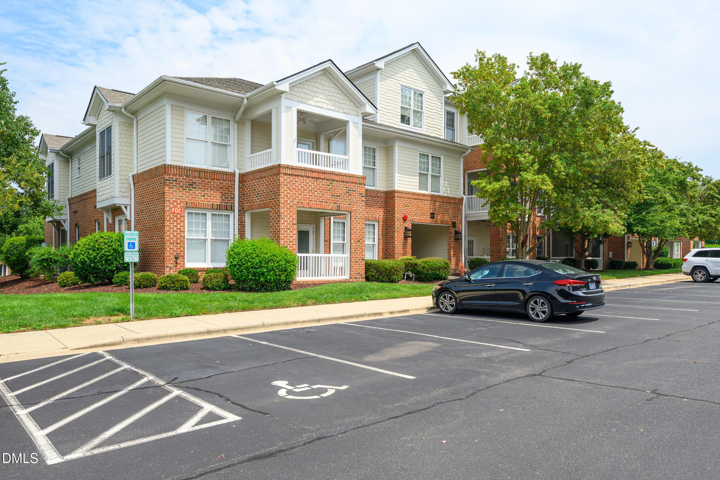 Image 3: 4 -635 waterford lake dr, exterior