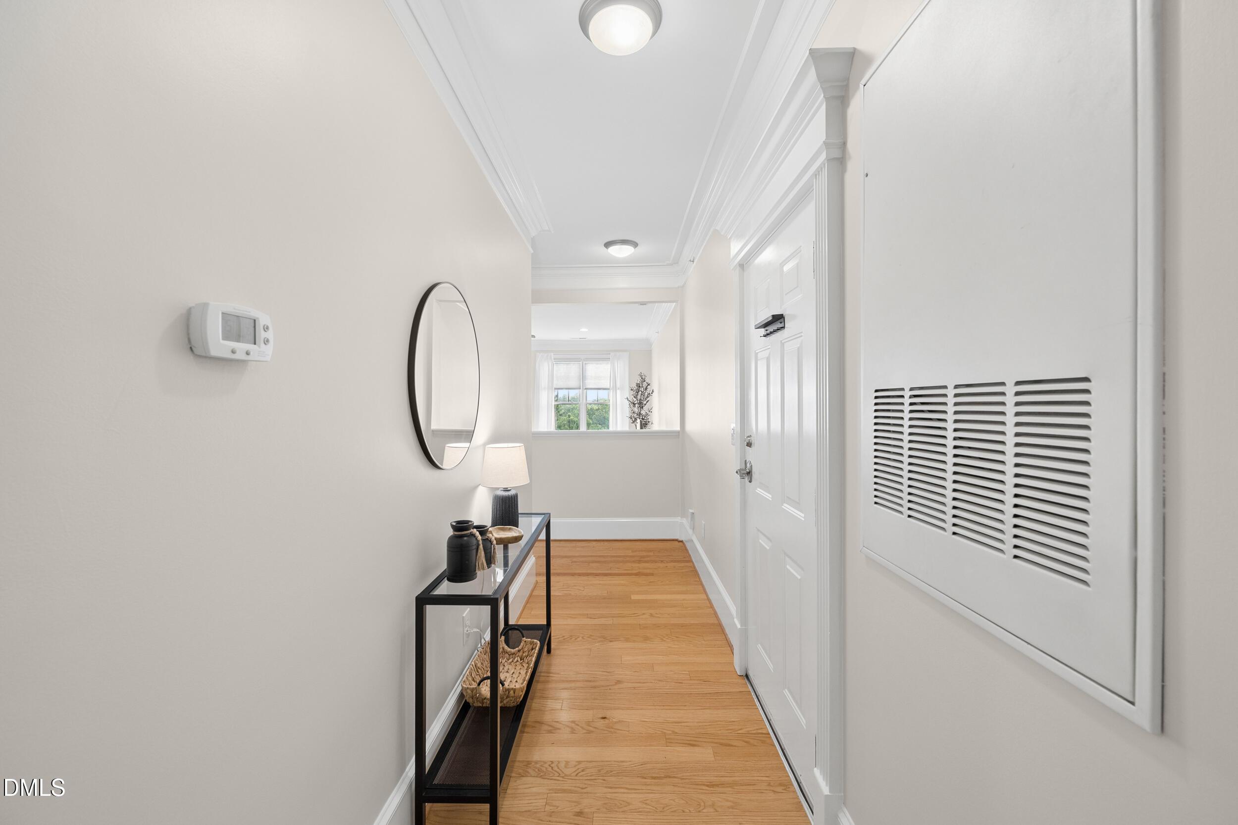 Image 4: 5 -635 waterford lake dr, interior