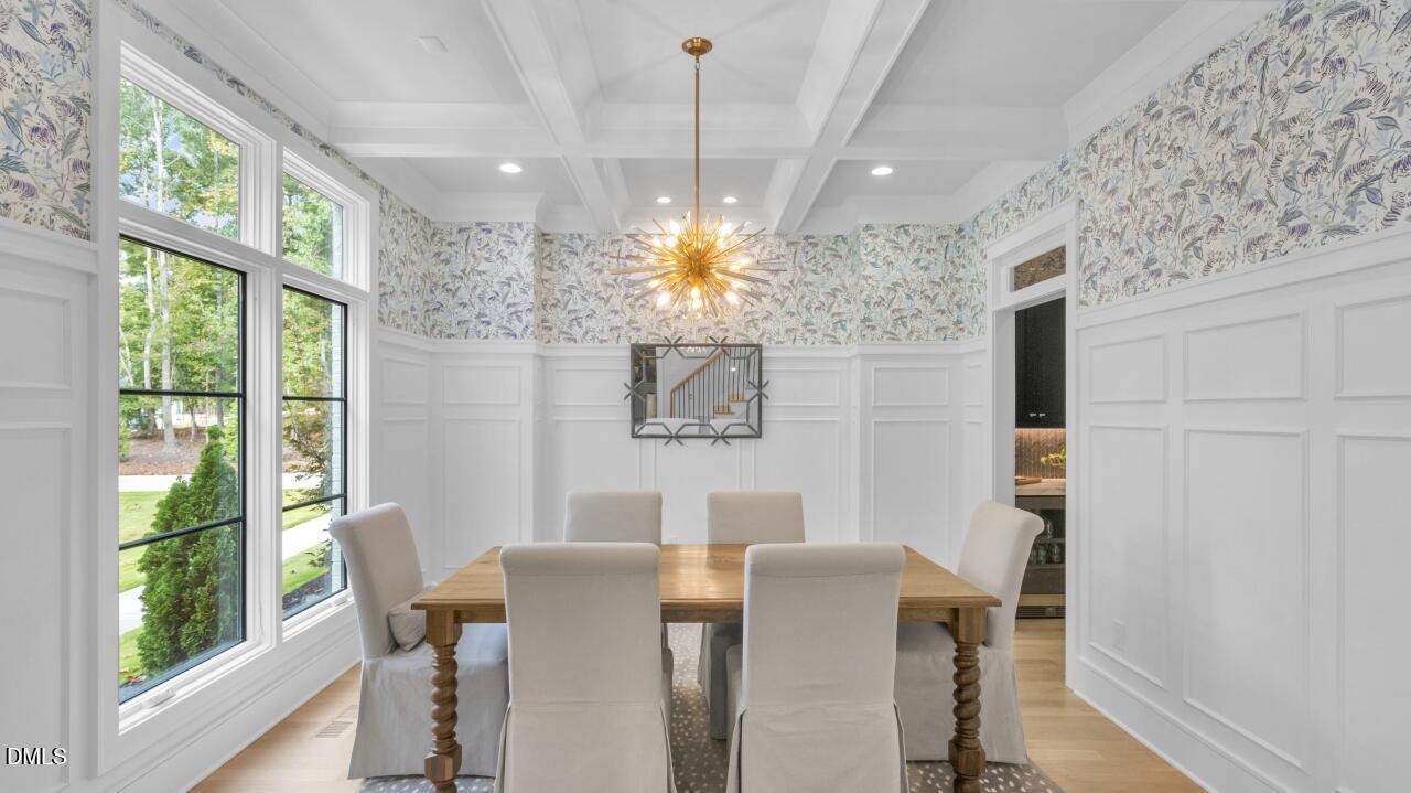 Image 3: Festive Dining Room with Scullery