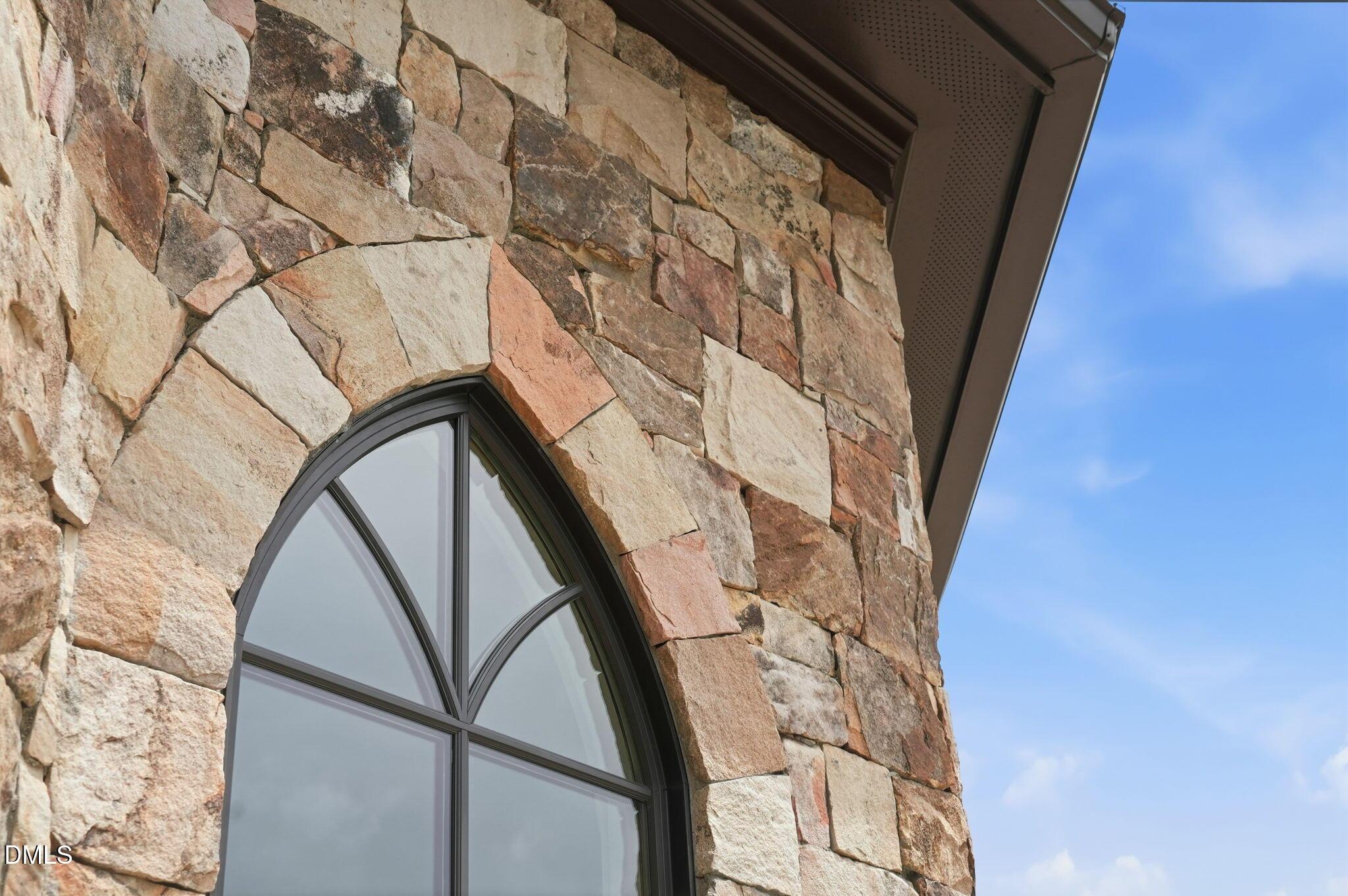 Image 4: Exterior Detail
