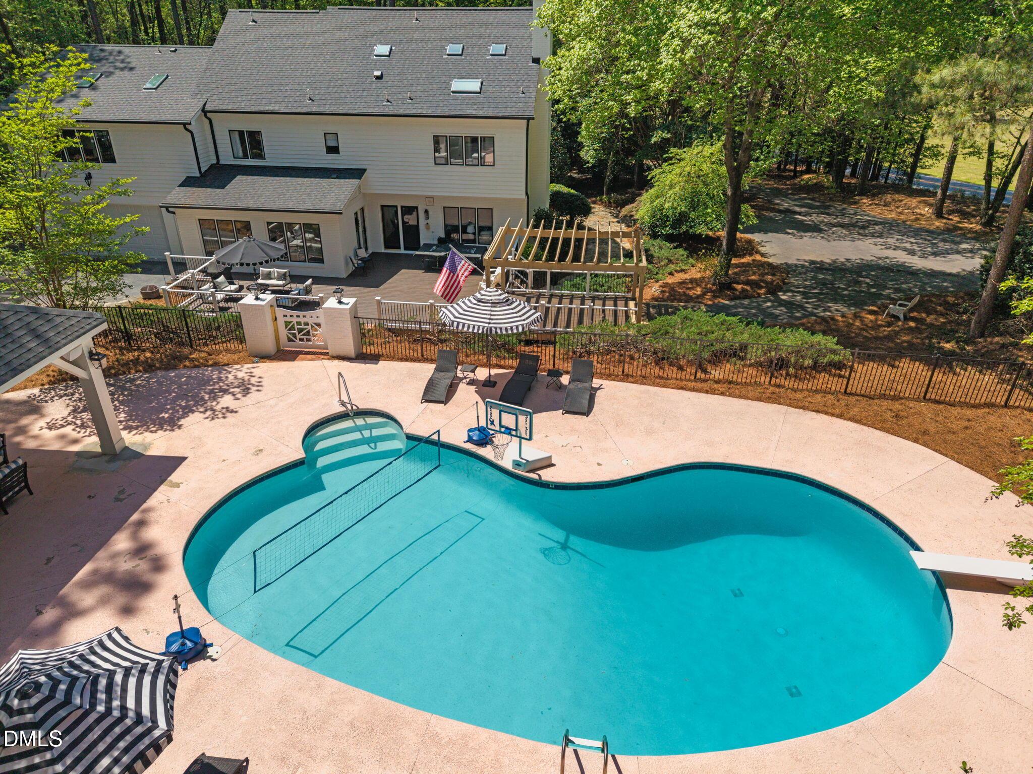 Image 2: AMAZING pool with Pavilion